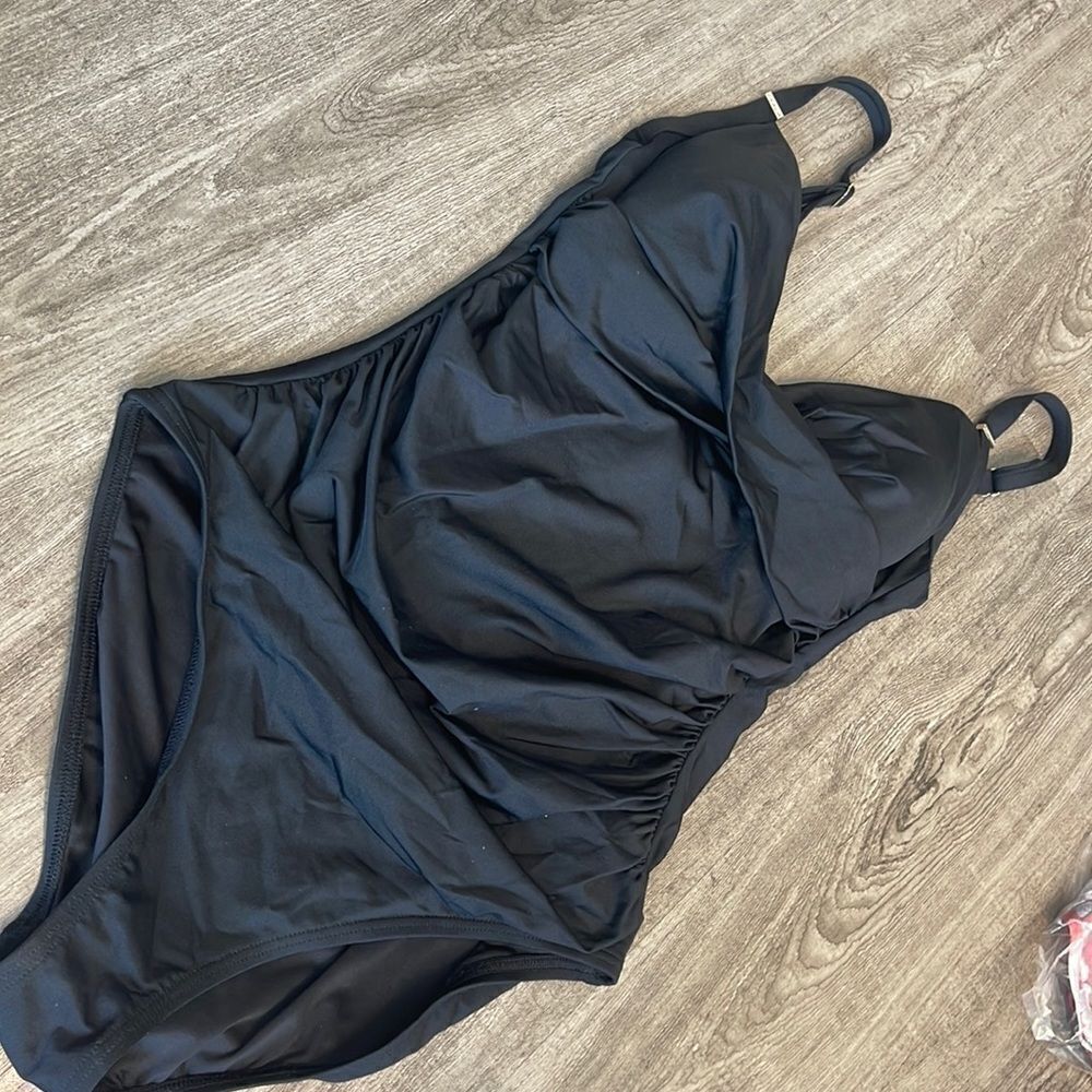 Calvin Klein Womens Solid Twist Over Shoulder One Piece Swimsuit Tummy Control